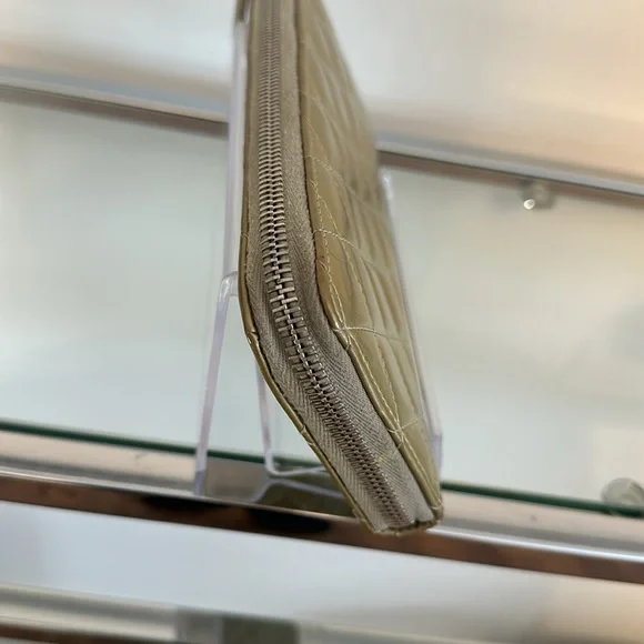 BLACK FRIDAY GIVEAWAY! Chanel Patent Leather Quilted Champagne Wallet - Picture 8 of 16